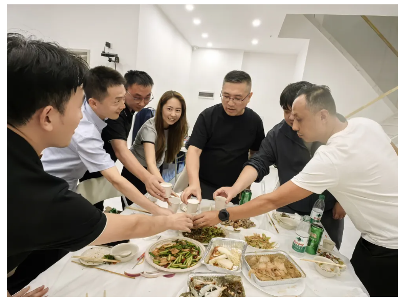 智慧碰撞，团队共融：一场别开生面的跨部门研讨与团建盛宴