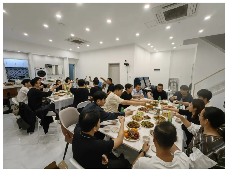 智慧碰撞，团队共融：一场别开生面的跨部门研讨与团建盛宴