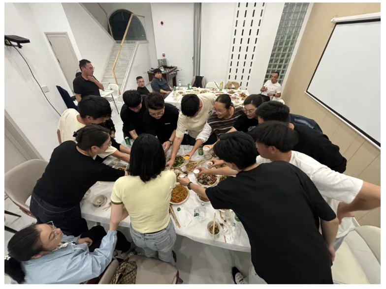 智慧碰撞，团队共融：一场别开生面的跨部门研讨与团建盛宴